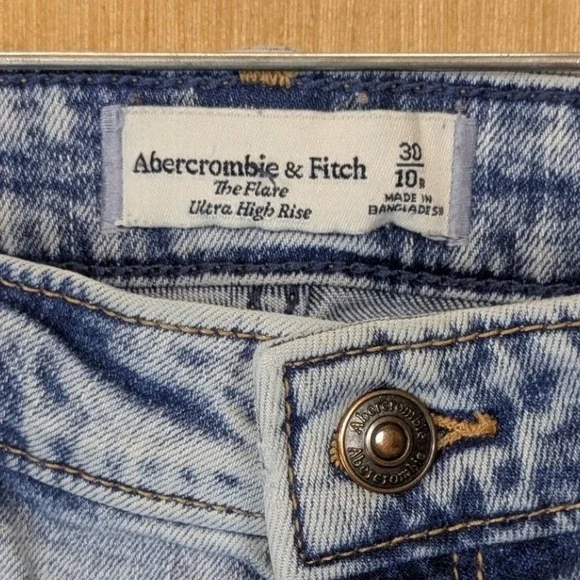 Abercrombie & Fitch Ultra High Rise The Flare Jeans Womens 10 Light Wash Retro - Picture 2 of 9